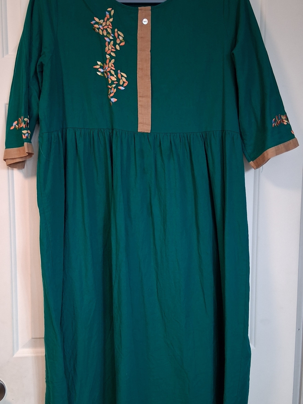 Women's Green Embroidered Midi Simple Dress with Tan Floral Leaf Accents Size L